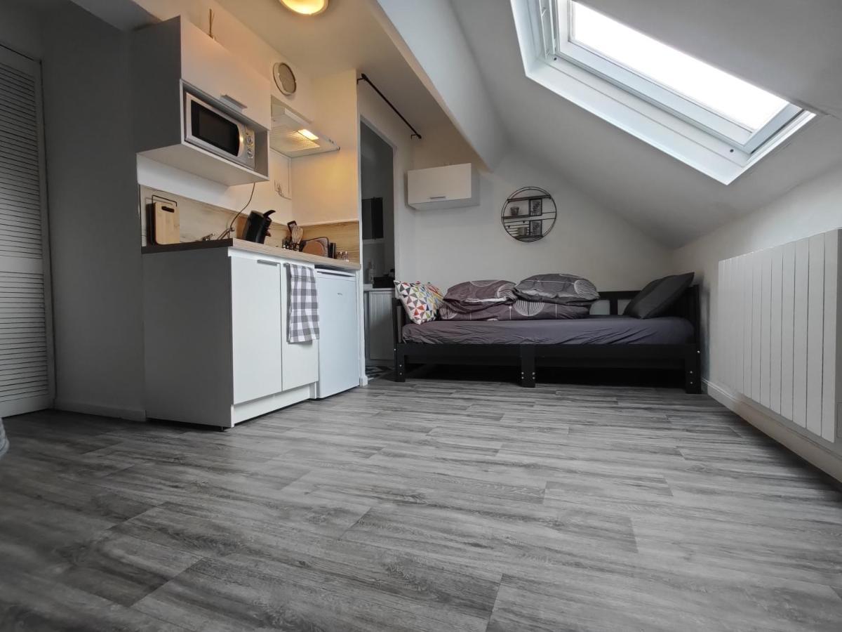 Studio "Sous Les Toits", Proche Hyper Centre Et Commerces ! Valenciennes Bagian luar foto