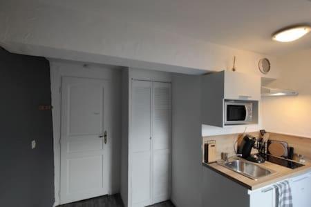 Studio "Sous Les Toits", Proche Hyper Centre Et Commerces ! Valenciennes Bagian luar foto