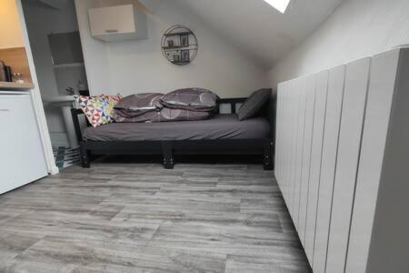 Studio "Sous Les Toits", Proche Hyper Centre Et Commerces ! Valenciennes Bagian luar foto